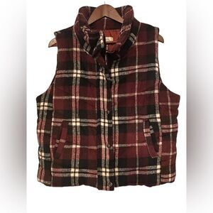 Brand New With Tags Vanilla Bay Boutique Women’s Snap Button Plaid Puffer Vest